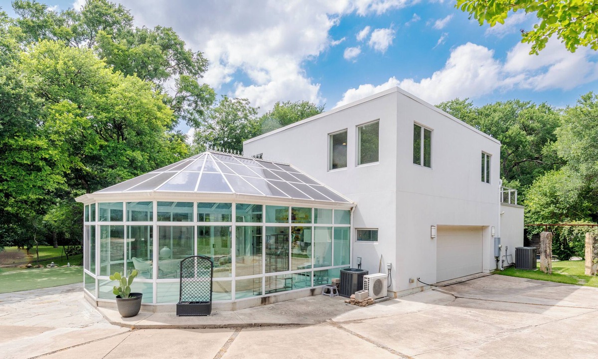 Parker House | Private 2-Acre Luxury Estate, Pool, Volleyball Court & Nature Retreat