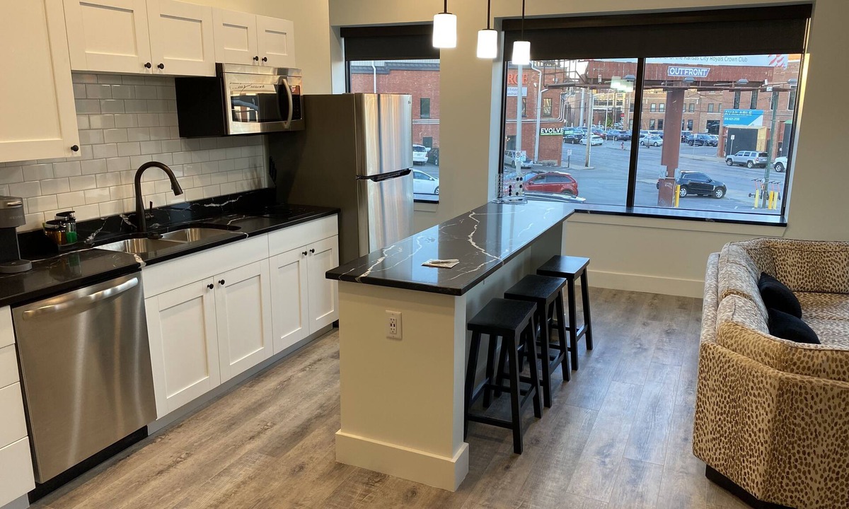 Westside North House | Private 2 Story City Loft Style