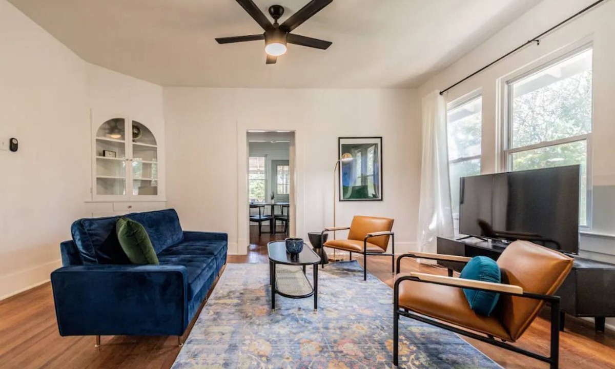 Tobin Hill House | Private Deck & Patio with Parking- 3blks to Pearl food & fun!