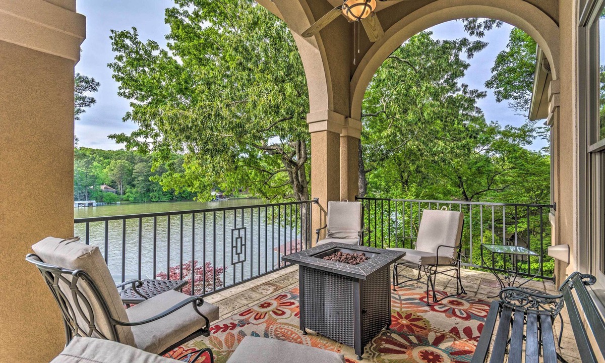 Mid America House | Private Dock + Water Views: Hot Springs Abode!