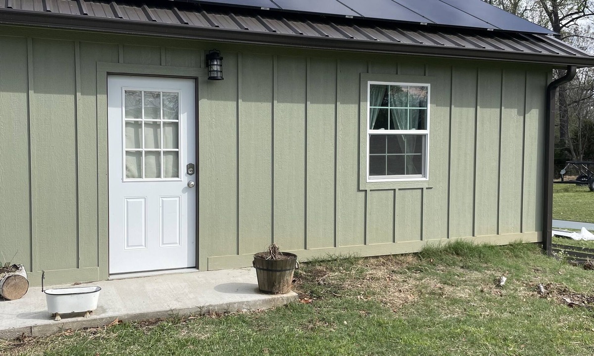 Alba House | Private Efficiency Style Ranch House located on 12 acres in East Texas.
