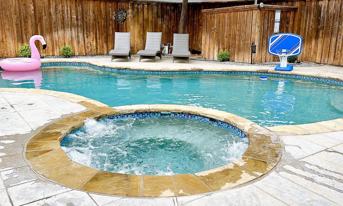 Richardson House | Private Family Heated Pool and Spa, 2 King Beds, Cornhole, Grill, Foosball, Game