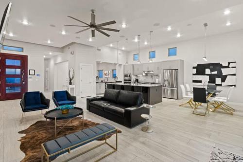 El Paso House | Private Franklin Hills Retreat With A Pool & Views Villa
