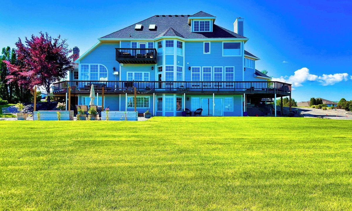 Kennewick House | Private Hilltop Luxury Estate with Breathtaking Views!