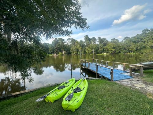 Goodrich House | Private Lakefront Dock Firepit Yard Games