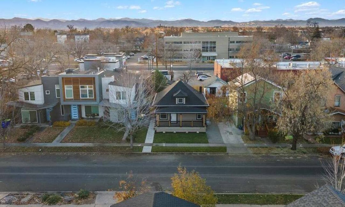 Englewood House | Private Luxe Retreat - Roman Tub - Kitchenette - 2BR