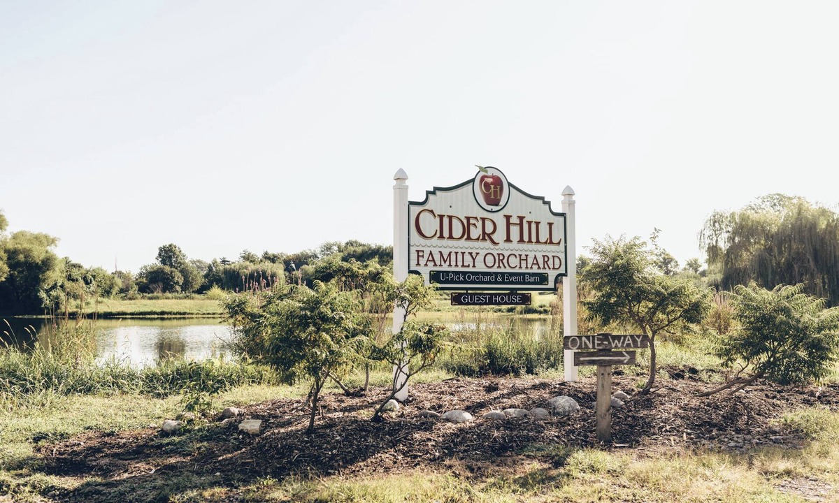 Waldron House | Private Orchard Estate Near KC - World Cup Stay