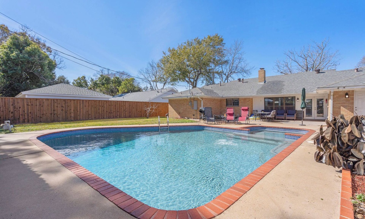 El Lago House | Private Pool Modern Elegant Contemporary Ranch-Style Home, 5 mins to NASA/Kemah