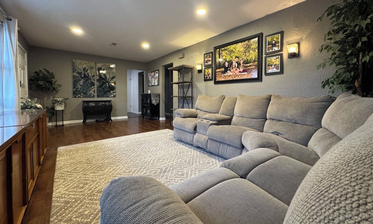 Quincy House | Private Pool Sleeps 14 Spacious 4BR Home for Families & Groups