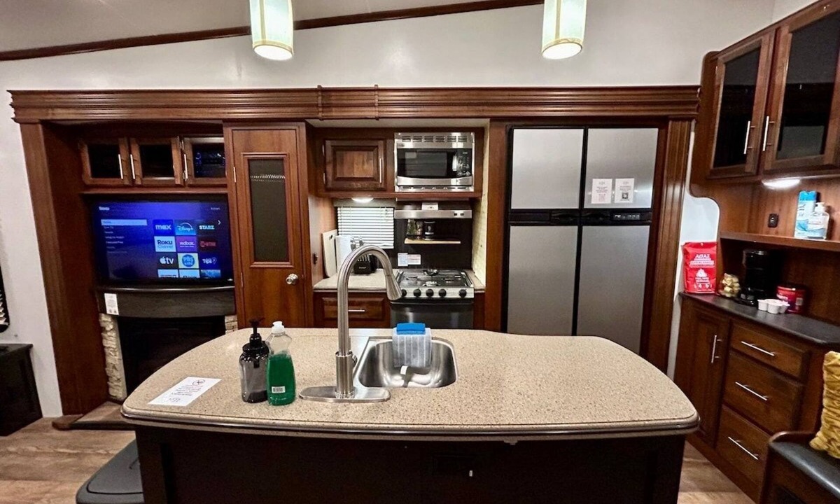 West Odessa House | Private RV Hideaway - Fireplace+Fast Wi-Fi by LCH