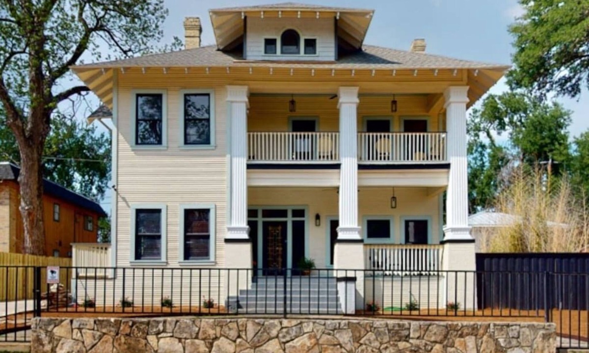 Midtown House | Private Speakeasy/Spring Break at Pearl/Graduations.