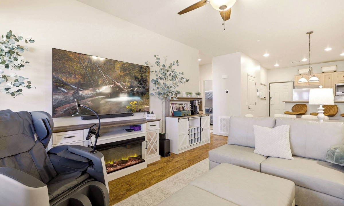 Heber Condo | Private Waterfall-View Condo, Luxurious Bedding, Private Patio, Walk to Saloon