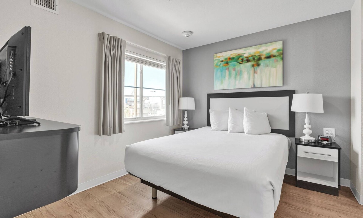 Far North Central Apartment | Properties by Preston I Comfy 2Bed 2Bath