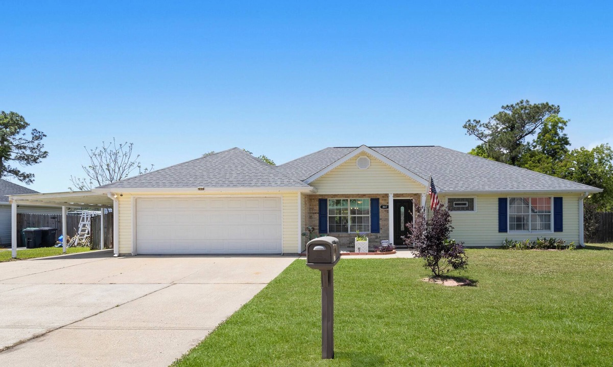 Waveland House | Pup friendly, spacious 4BR home, gourmet kitchen, golf cart avail in Waveland.