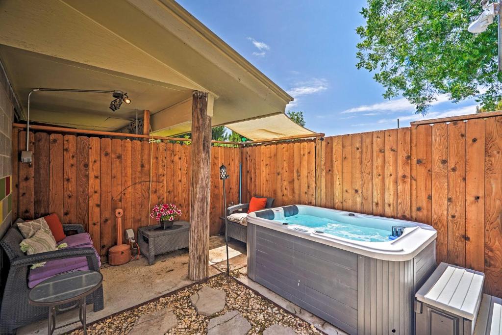 Garden City Apartment | Quaint Garden City Studio w/Hot Tub: Pets Welcome