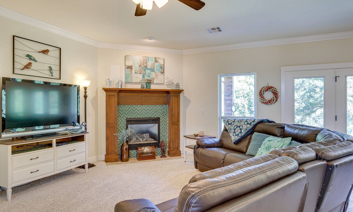 Noble House | Quaint Noble Home: 6 Mi to University of Oklahoma!