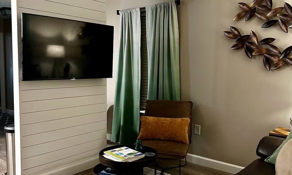 South Point Apartment | Quaint, spacious, & relaxing; come stay with us, you'll enjoy the details.