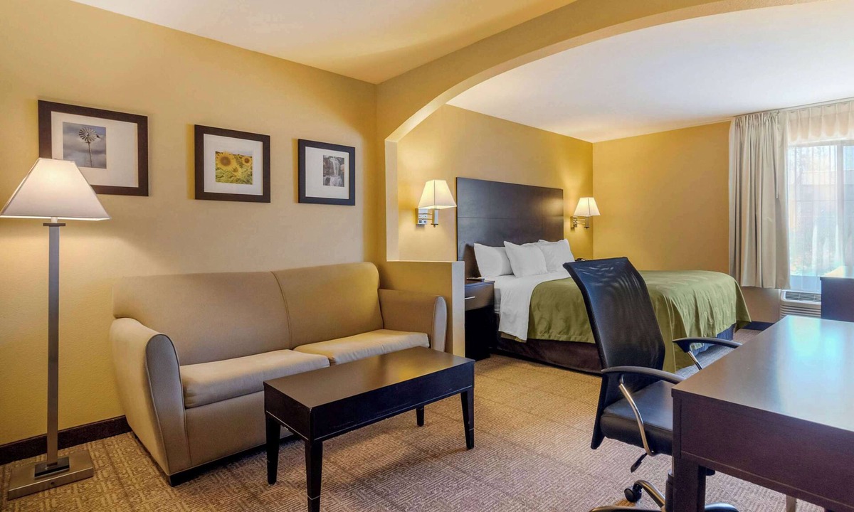 Lenexa Hotel | Quality Inn & Suites Lenexa Kansas City