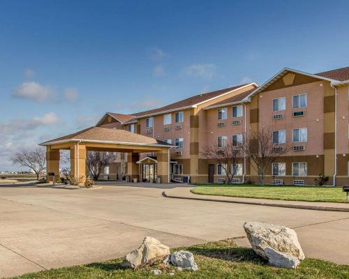 Mount Pleasant Hotel | Quality Inn & Suites Mount Pleasant
