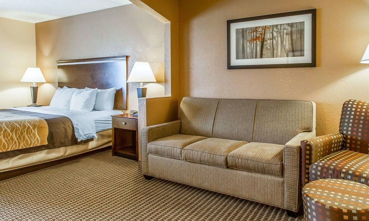Mount Pleasant Hotel | Quality Inn & Suites Mount Pleasant