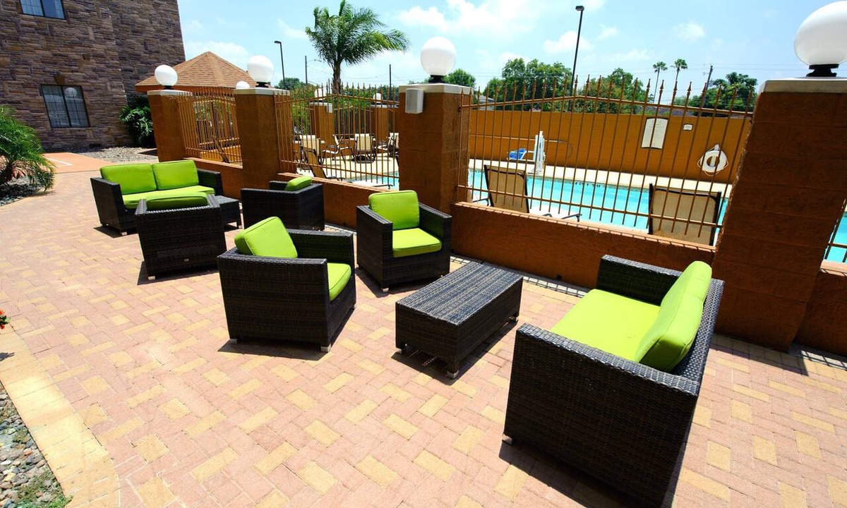 South Side Apartment | Queen Studio Just a Few Miles from Area Beaches | Free Breakfast!