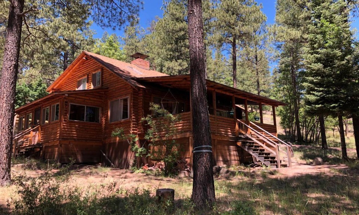 Alpine Cabin | Quiet 3 Br/2 Bath Cabin on 1 Acre, in the Pines and Aspens with US forest access