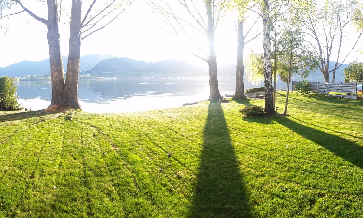 Oroville House | Quiet Lakefront Home with Private Beach & Stunning Views - Great for Families