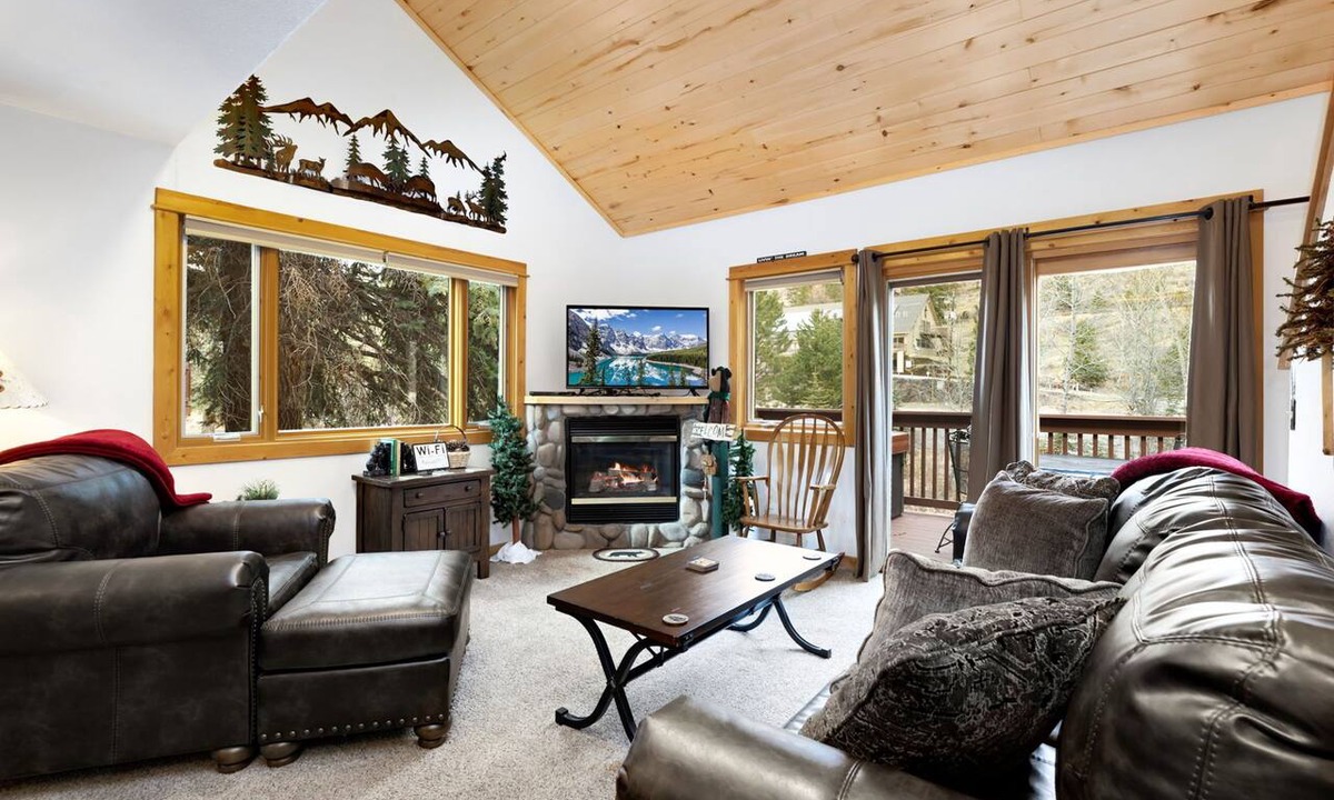 Fall River Estates Condo | Quiet River Escape Private Hot Tub Close to RMNP