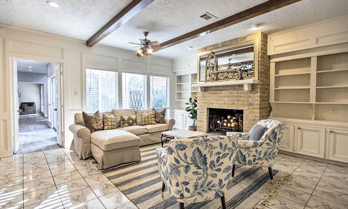 Memorial House | Quiet West Houston Home w/Patio, Walk to Shops!