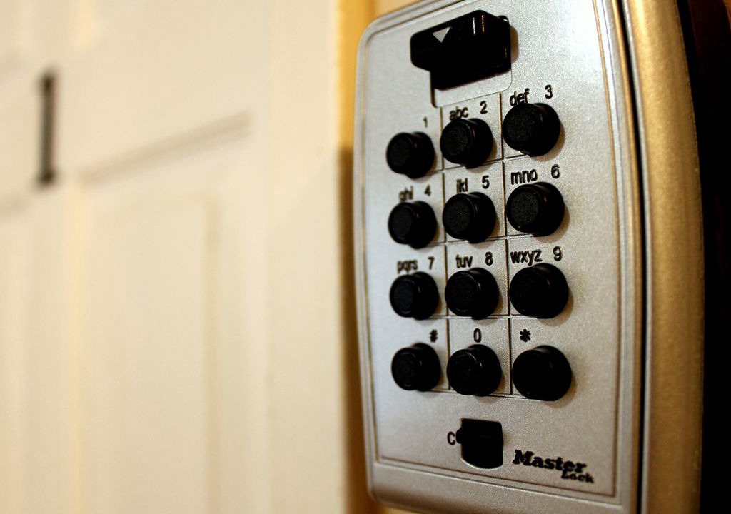 Brighton House | R1/Private Bath - Brighton Guesthouse (Walk to Metro)