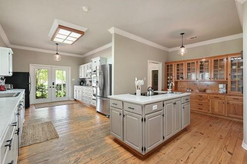 Wellborn House | Rambling Ranch The Ultimate Gathering Place