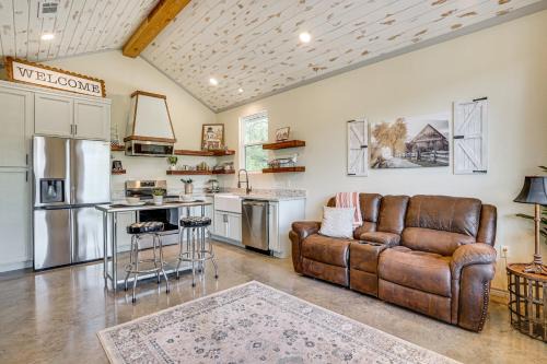 Dennis House | Recently Built Cabin w/Pavilion in Granbury!