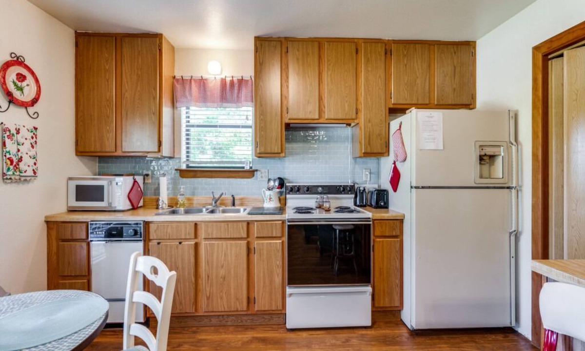 Fort Worth House | Red Bud Cottage - A peaceful getaway in the country yet close to the city