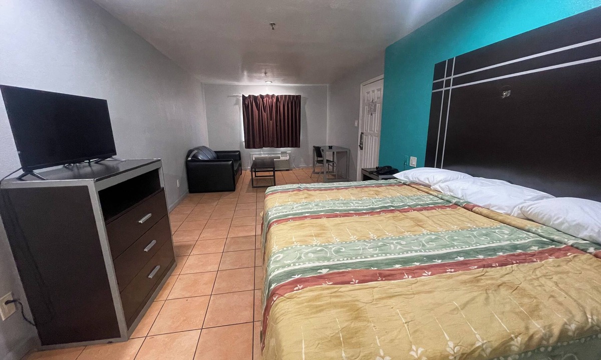 Pleasant Grove Hotel | Red Crown Inn