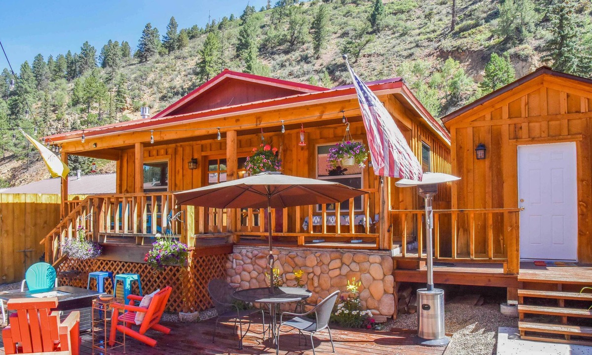 Red River Cabin | Red River Summer Cabin w/Fire Pit & Mtn Views