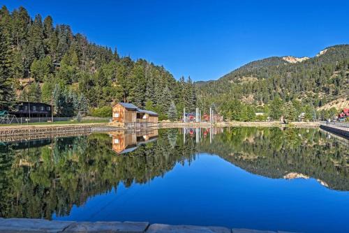 Red River House | Red River Townhome with Balcony & Mtn Views!