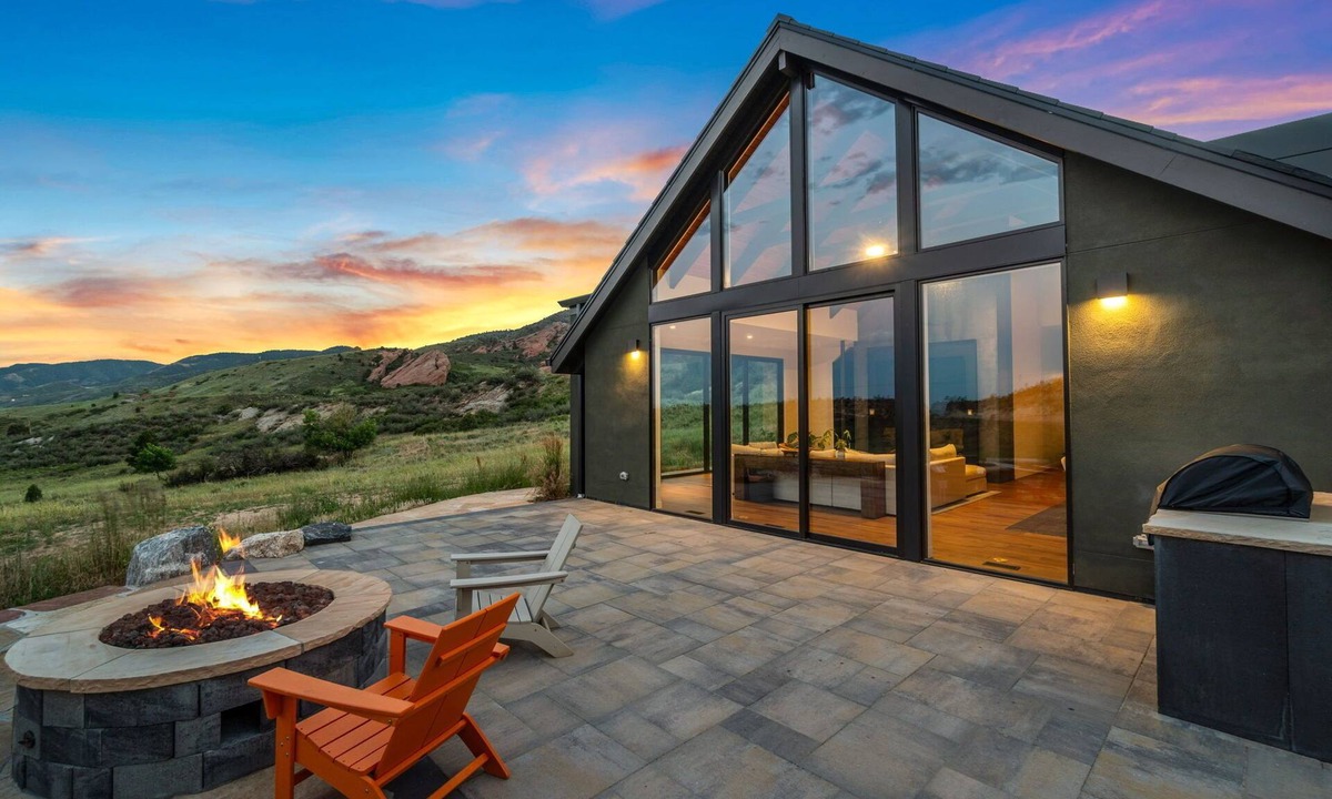 Morrison House | Red Rocks Hideaway - located @ entrance 1 - w Hot Tub