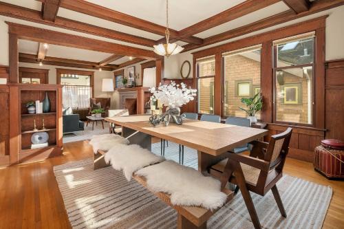Wallingford House | Refined Seattle Craftsman - Perfect Family Retreat near Parks, Zoo & UW