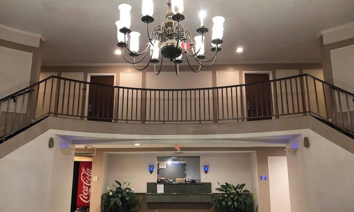 North Shore Hotel | Regency Inn & Suites Houston East I 10