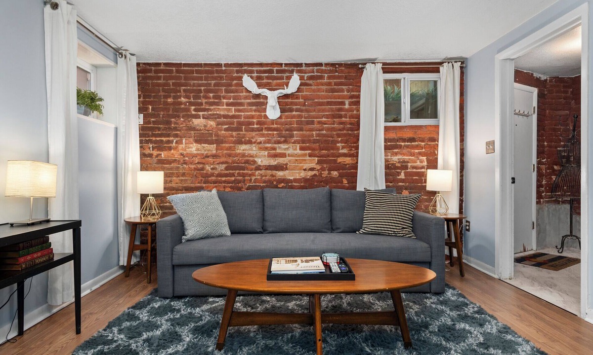 Cheesman Park House | Relax at a Cozy Garden Apt in Leafy Cheesman Park