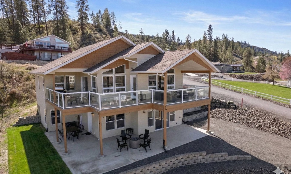 Davenport House | Relax at Friday Bay Retreat With Beautiful Lake Views .25 miles to Lake Trail