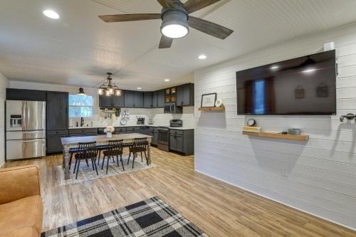 Midlothian House | Relax Fireside: Dog-Friendly Home in Midlothian!