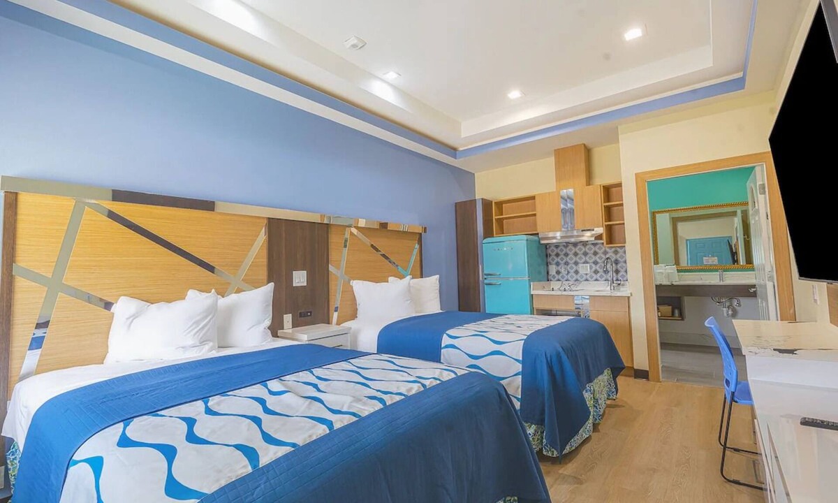 George Bush Park/Eldridge Hotel | Relax in 3 Spacious & Pet-Friendly Rooms w/Kitchenettes Near Constellation Fiel