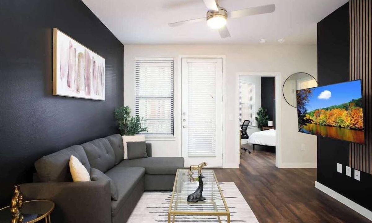 Southtown Apartment | Relaxing 1BR w Gym & Parking Near Rvrwalk & Dome