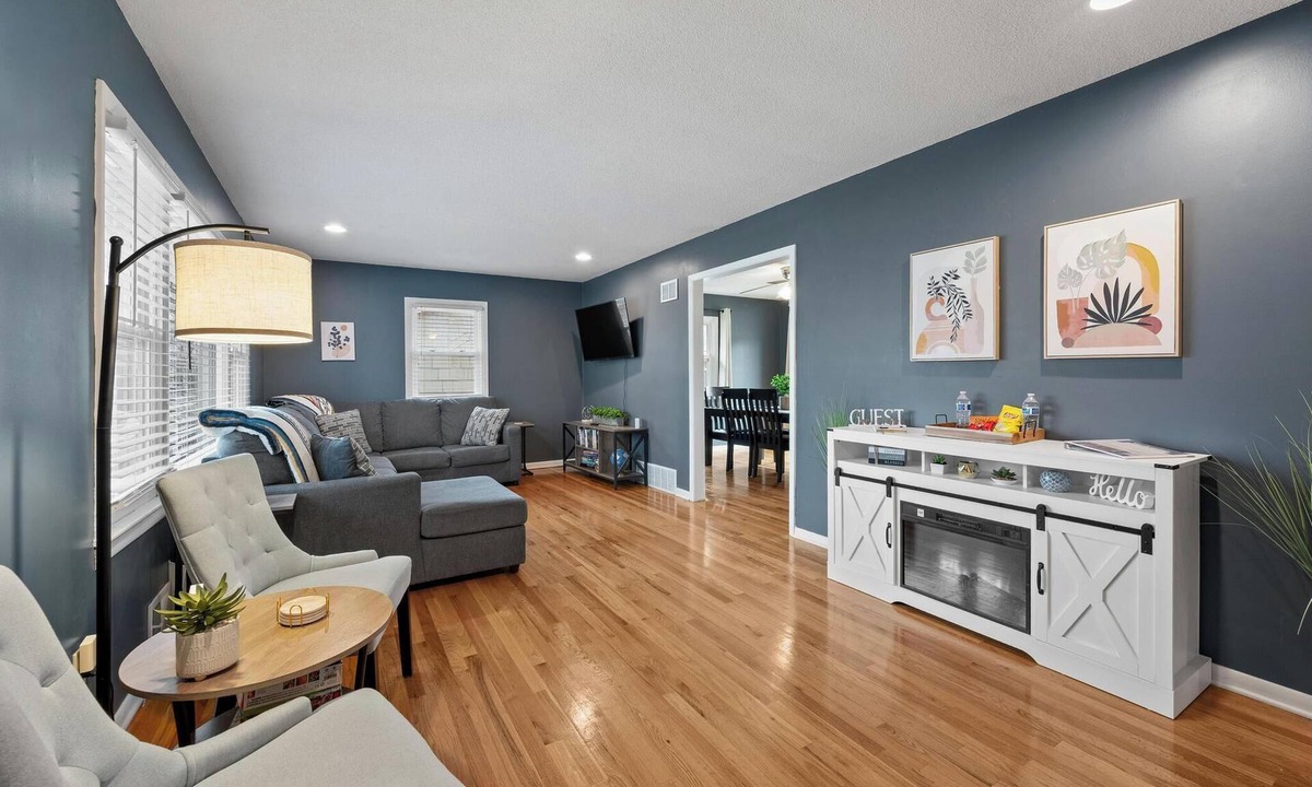 Lee's Summit House | Relaxing Retreat in Lee's Summit - NO Cleaning FEE