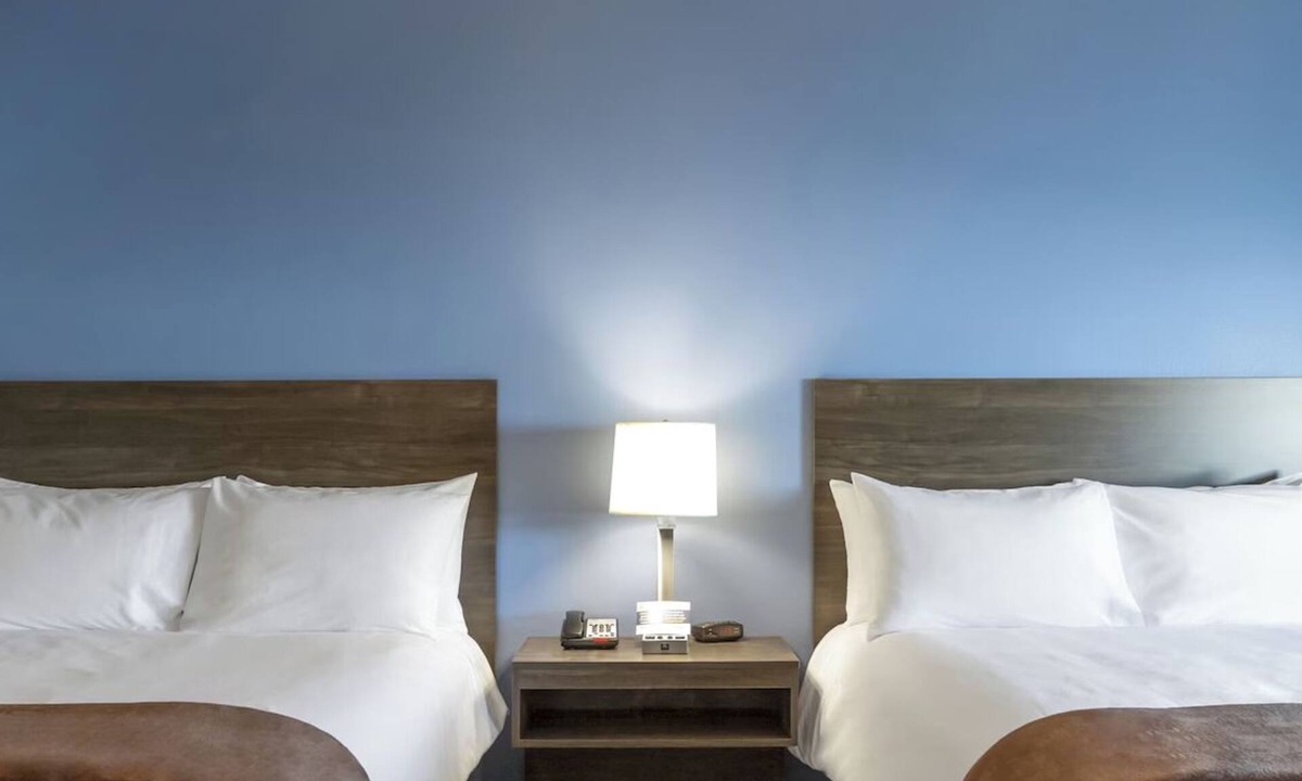 Mitchell Hotel | Relaxing Room with Full Kitchen Setup Near Lake Mitchell - Pets are Welcome!
