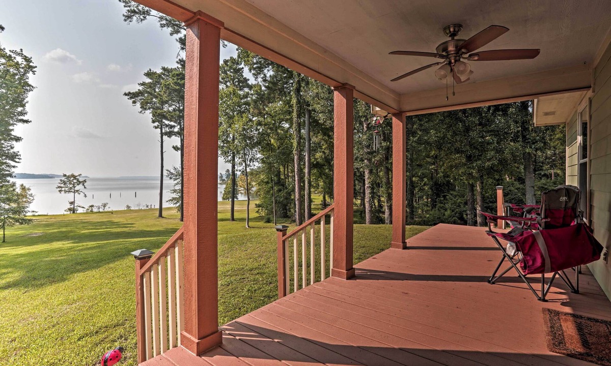 Jefferson Cottage | Relaxing Texas Getaway, 1 Mile to Boat Ramp!