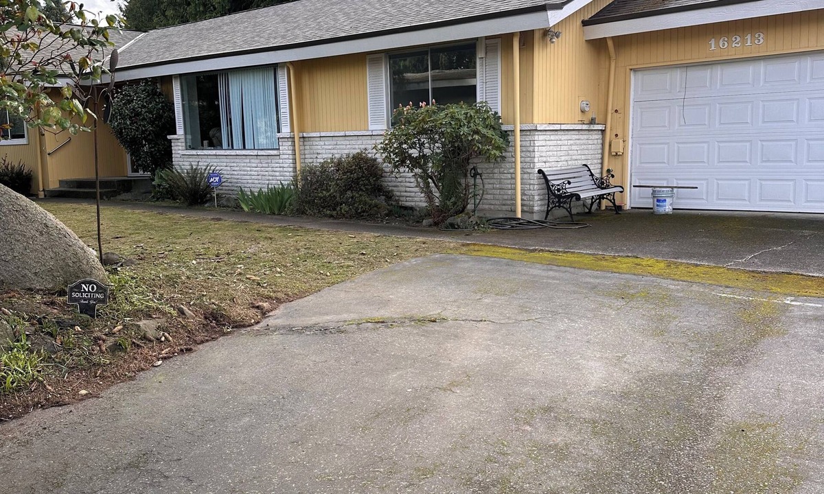 Tukwila House | Remodeled 5BR - 5-Bed, Marble Baths, Near SeaTac Airport. Spacious vacation home