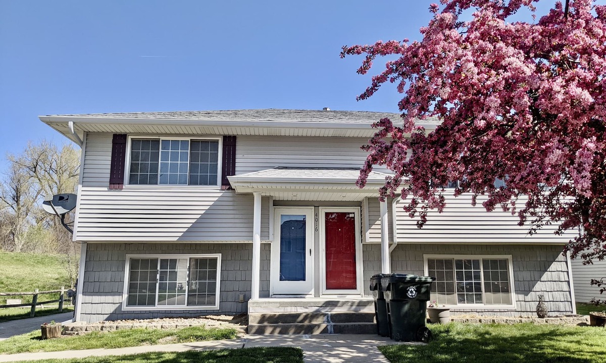 Pottawattamie County House | ☯ Remodeled Duplex Minutes to Downtown & Riverside