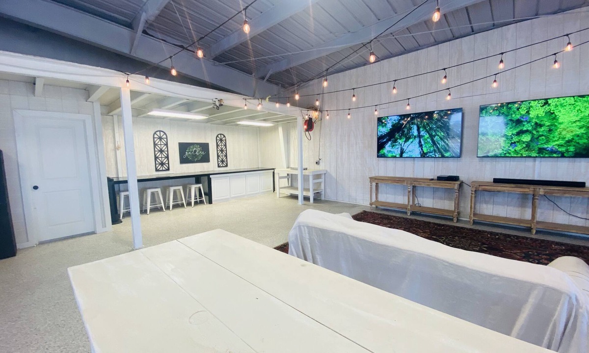 Weston House | Renovated 1-3 bedroom barn house, minutes to town